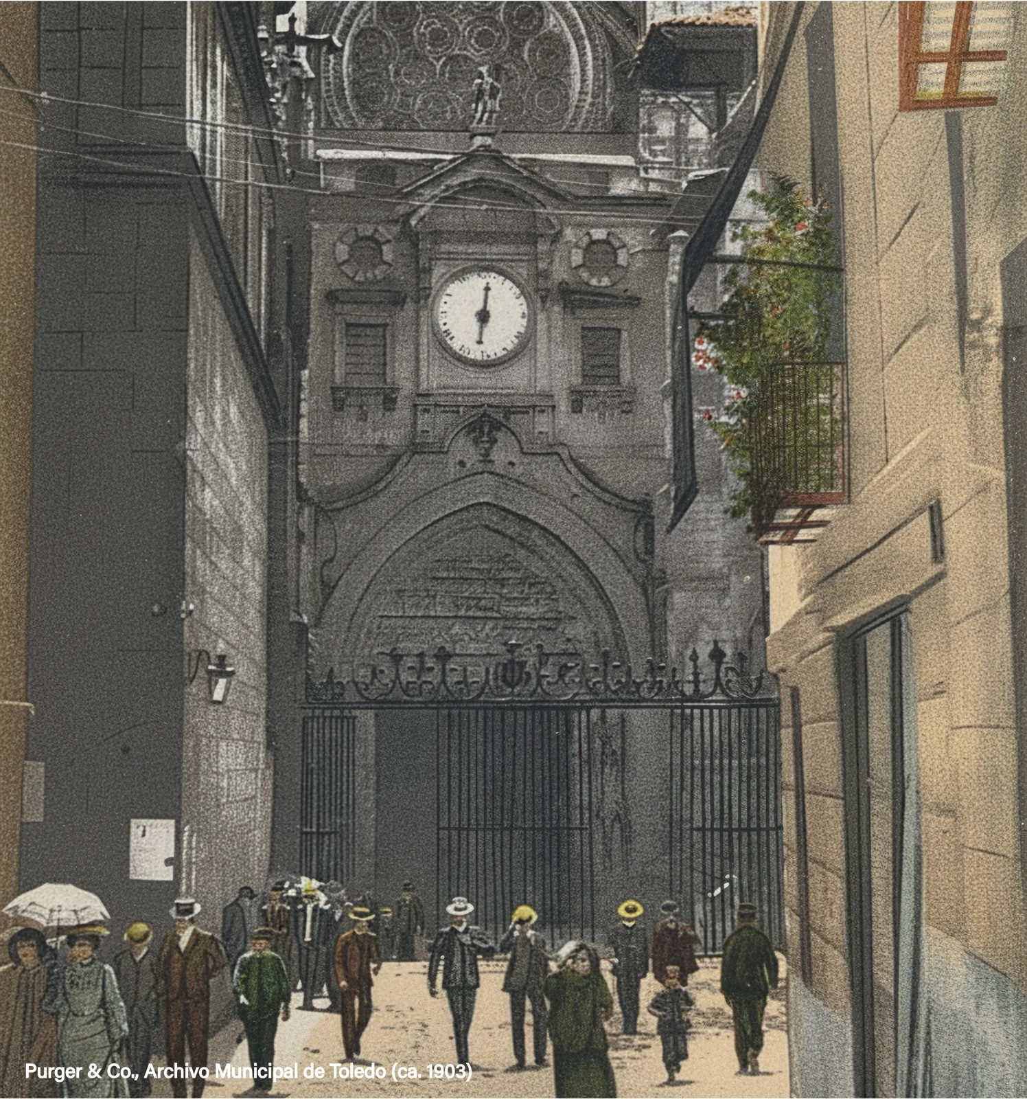 Figura 11. Visitantes ante la Puerta del Reloj