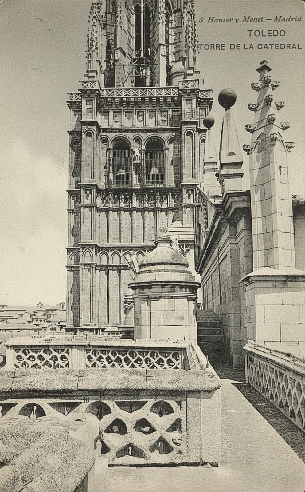 Figura 34. Postal de la torre de la catedral